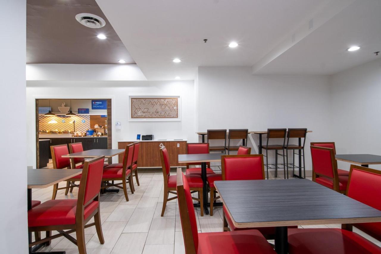 Holiday Inn Express Hotel & Suites Bedford By Ihg Exterior foto